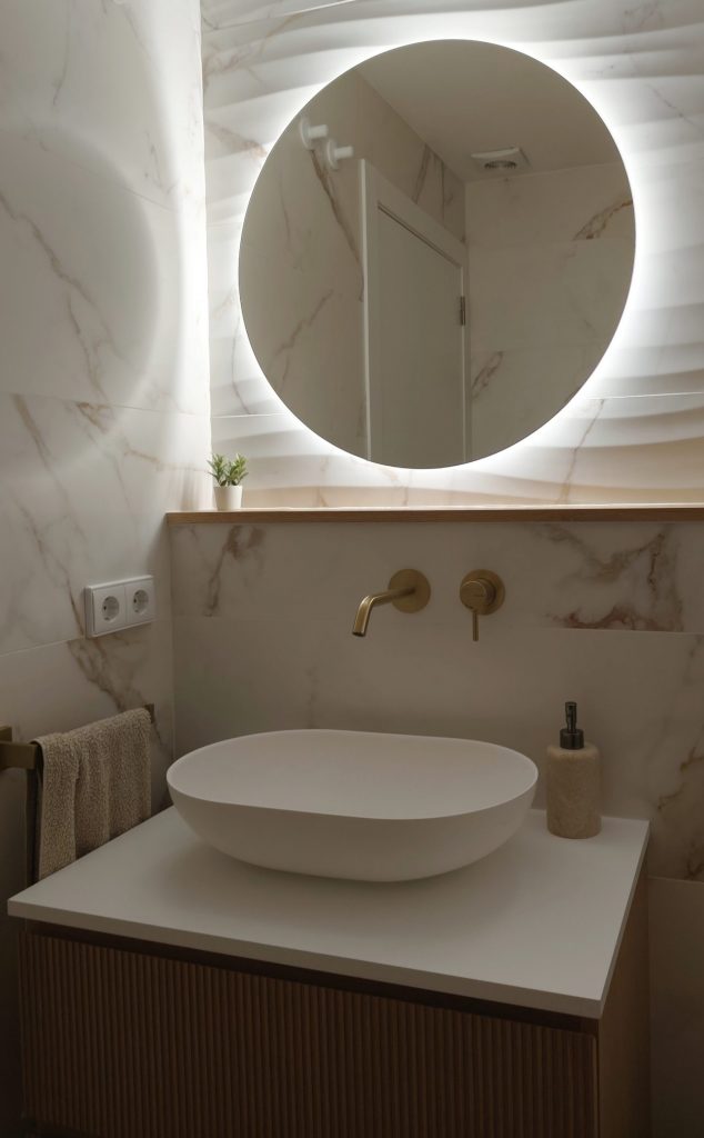 diseño interior baño mediterráneo elegante